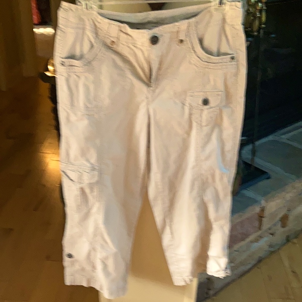 Style & Co Capri khaki cargo pants